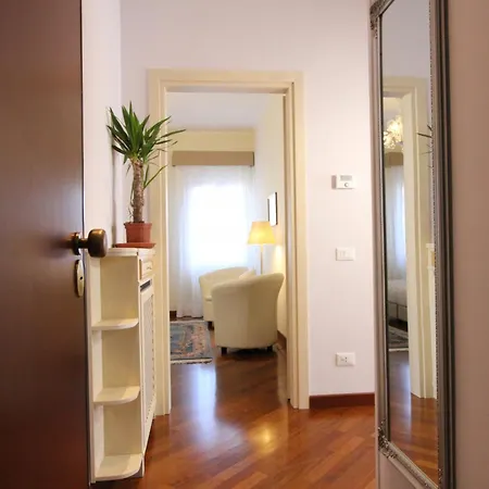 Splendid 250m From St Marks Square Apartman *